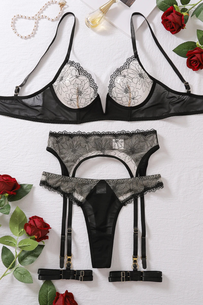 ROSA | Lujoso conjunto de lencería de cuatro piezas con encaje y liguero