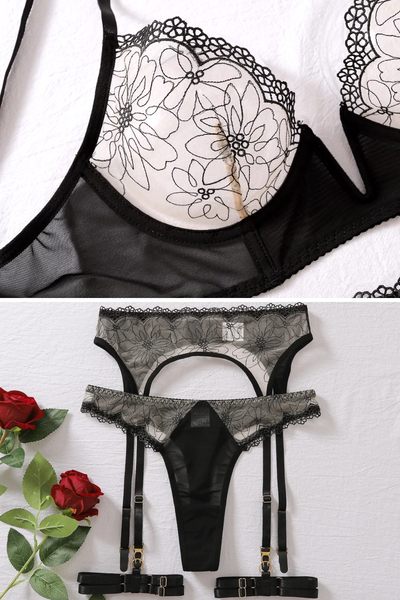 ROSA | Lujoso conjunto de lencería de cuatro piezas con encaje y liguero