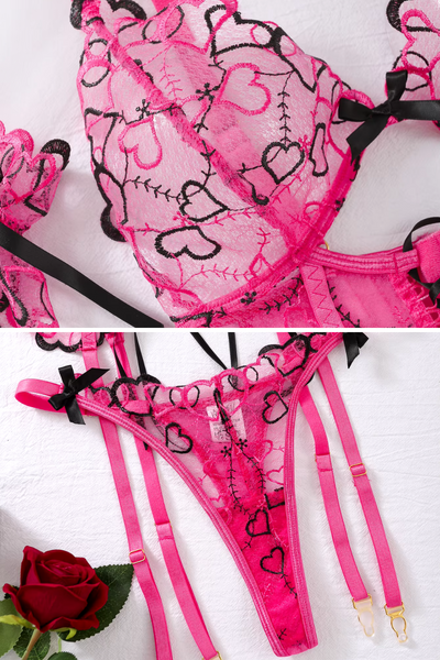 LUCIA | Conjunto de lencería bordada erótica con forma de corazón